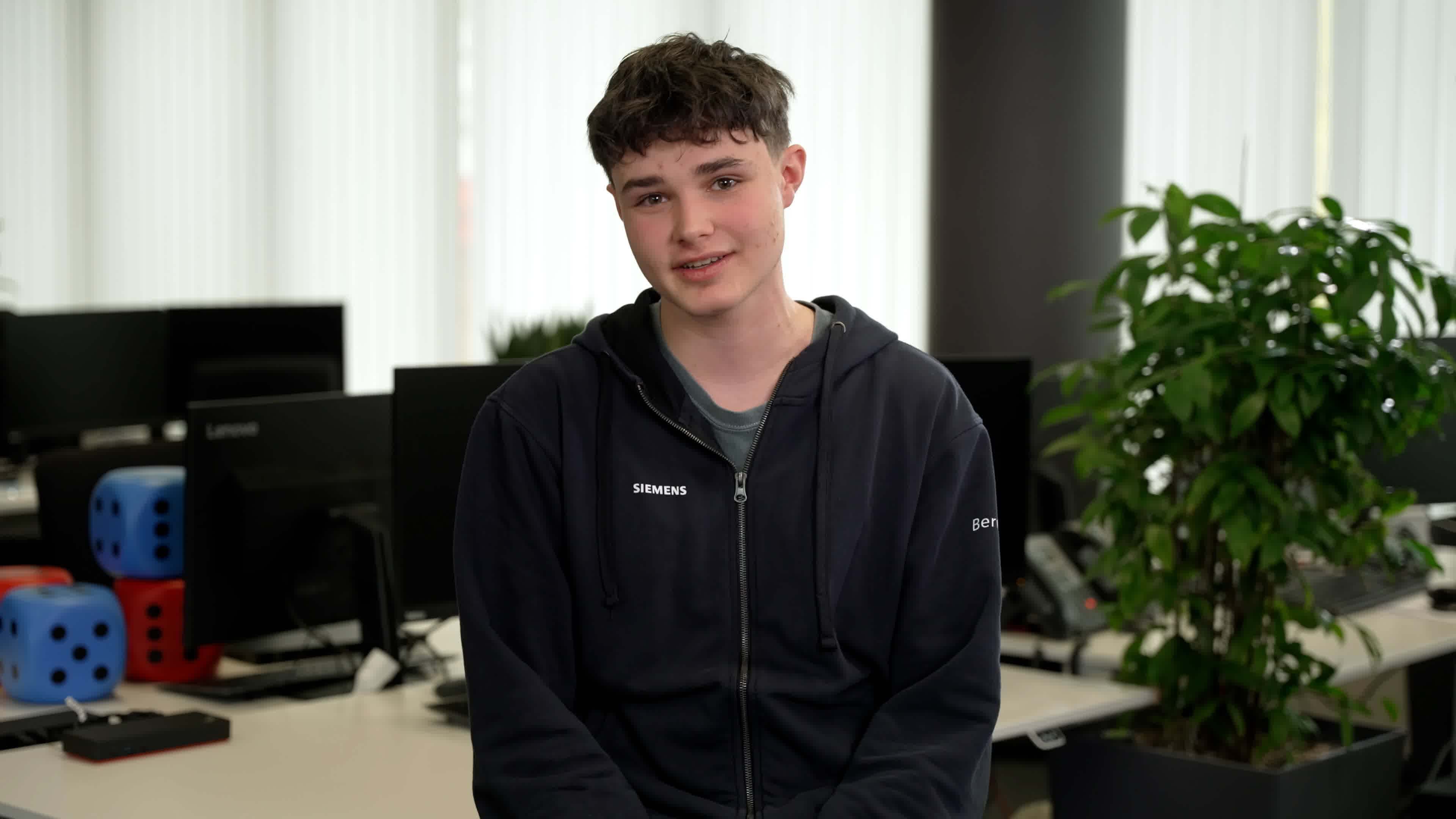 SIEMENS_Benefits_JobShadowing_50sec_16z9_PRORES_clean_VIVEN.00_09_25_06.Still032