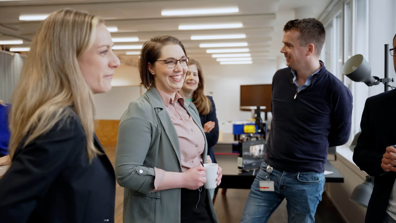 SIEMENS_Benefits_JobShadowing_50sec_16z9_PRORES_clean_VIVEN.00_18_49_20.Still052